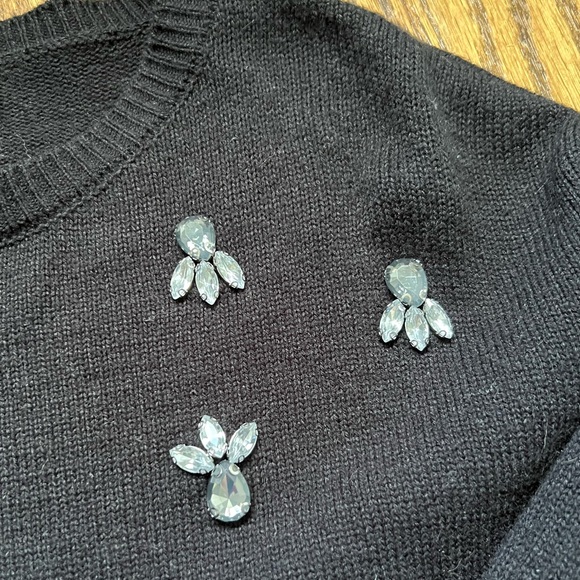 Cropped black sweater with gem details - Picture 2 of 4